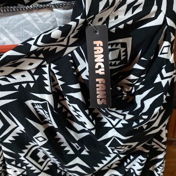 Fancy Fans leggings with pockets size small - Picture 2 of 7